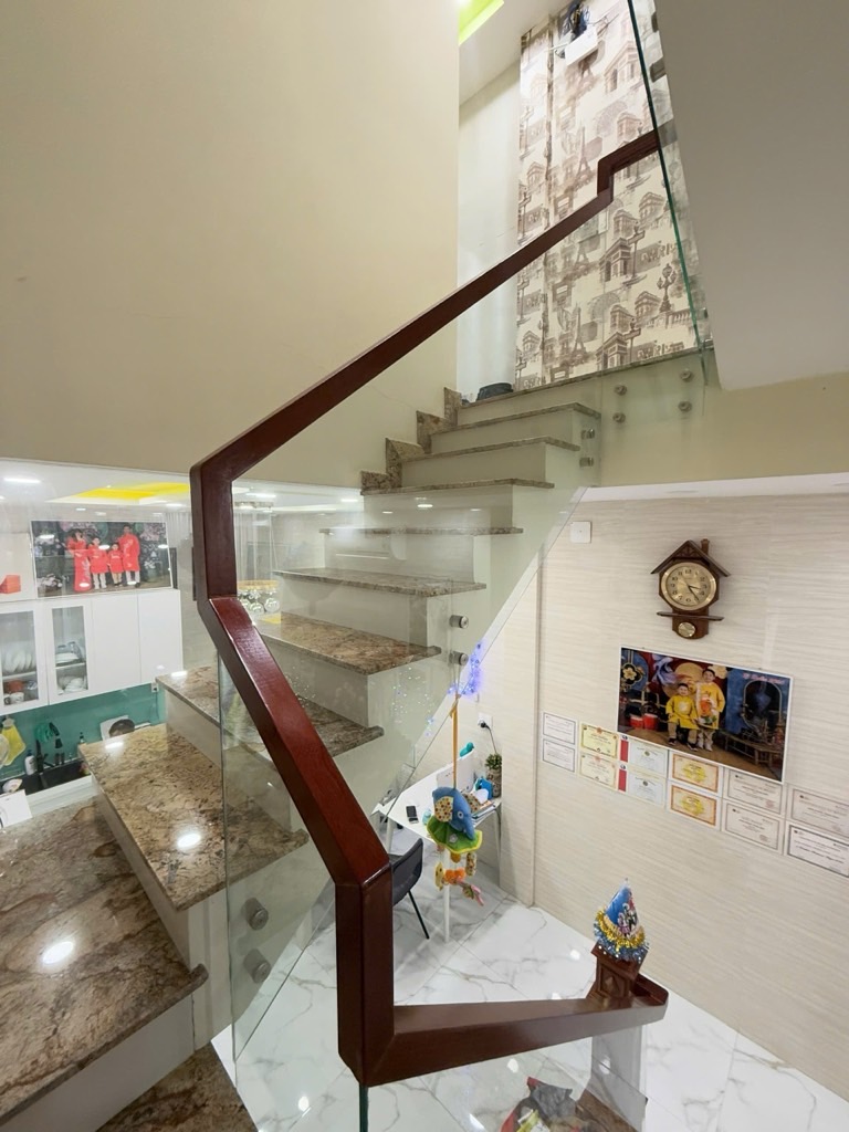 Hẻm ba gác  𝙇Ạ𝘾 𝙇𝙊𝙉𝙂 𝙌𝙐Â𝙉 , thông nhiều hướng . - Ảnh 3